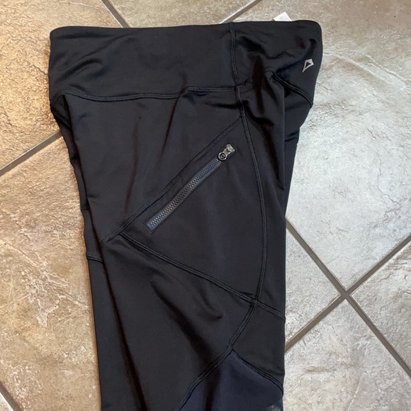 Ivivva black leggings with mesh bottoms. Excellent condition - Picture 7 of 7